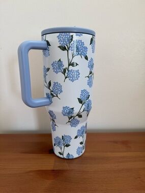 HydroJug White Tumbler with Light Blue Floral Design